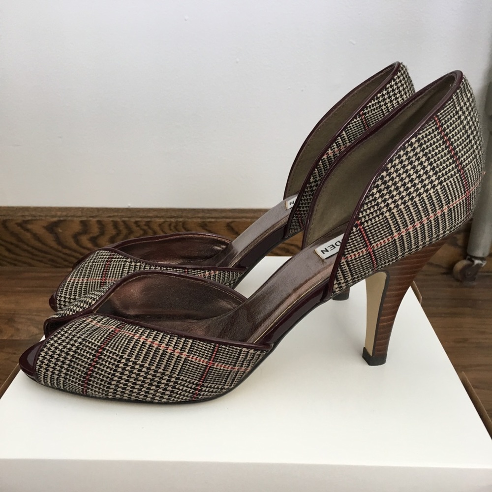 Plaid peep toe shoes